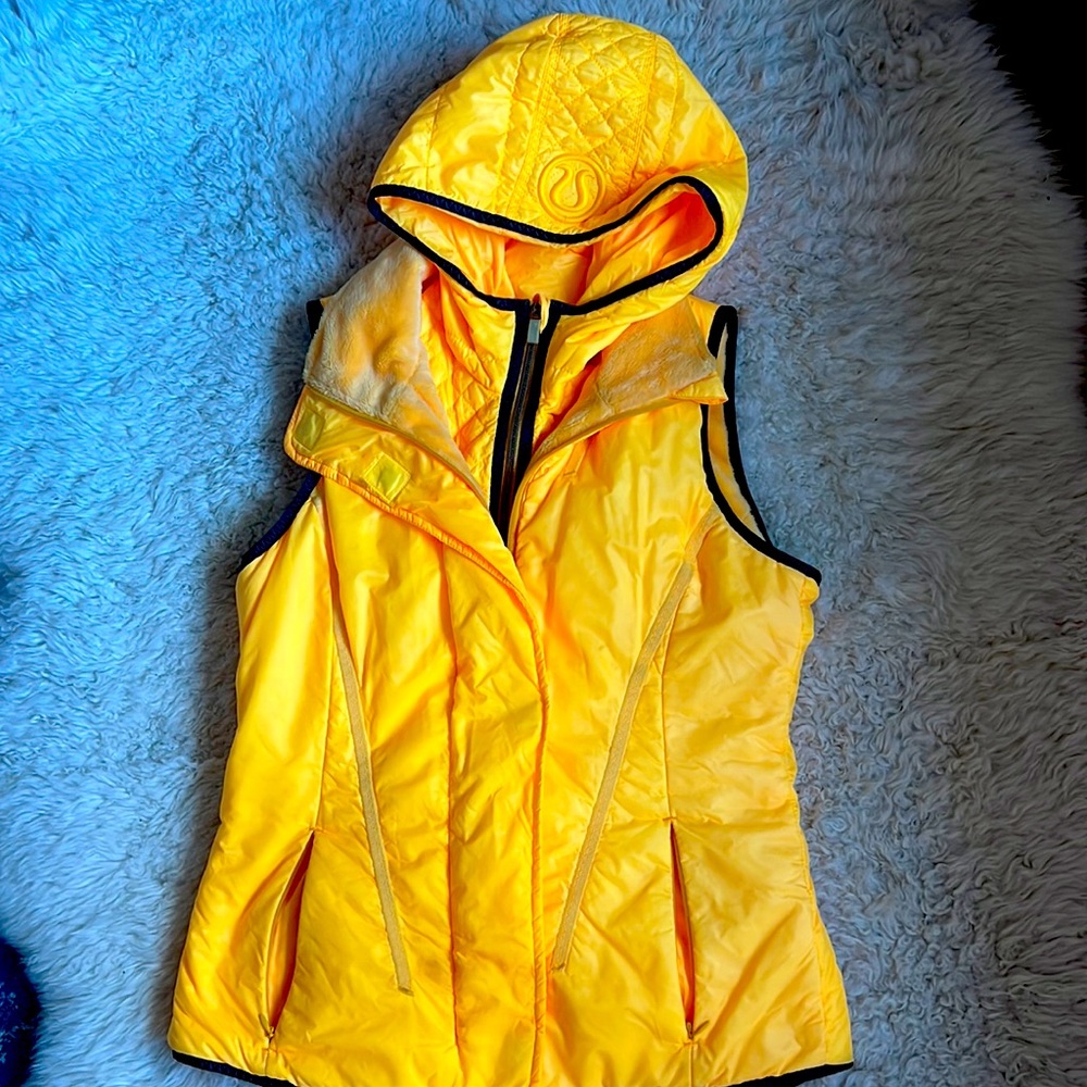 Lululemon Glacier Vest Double layered - Size 8